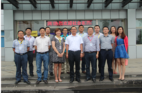 股份公司副總經(jīng)理?xiàng)钴娨恍幸暡扉L(zhǎng)虹格潤(rùn)