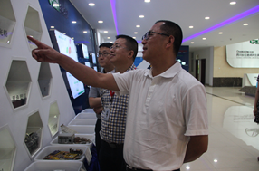 股份公司副總經(jīng)理?xiàng)钴娨恍幸暡扉L(zhǎng)虹格潤(rùn)